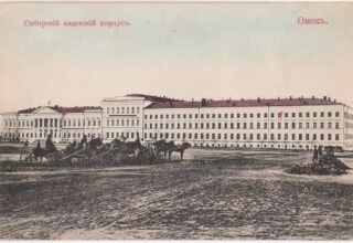 На площади у Кадетского корпуса. В 1826 году было возведено монументальное здание главного корпуса. Изначально оно строилось как Войсковая канцелярия, которая была передана генерал-губернатором Петром Капцевичем для нужд Войскового училища. Омск. 1895-1904 гг. Фото из интернет.