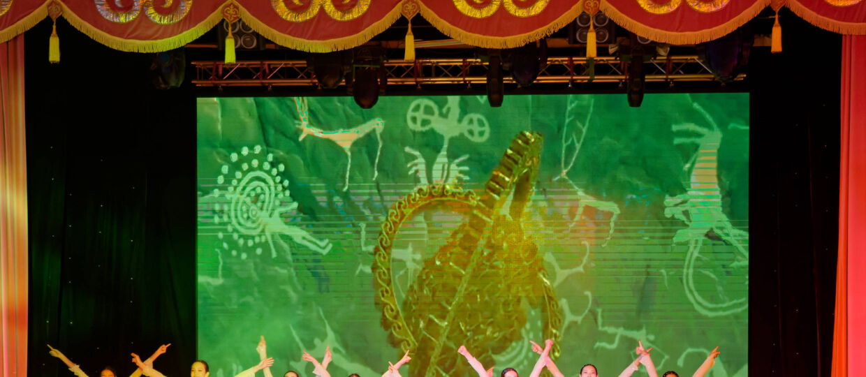 Первая часть фоторепортажа с 10-го юбилейного Республиканского творческого фестиваля "The Legacy show" 10 Art Festival и 30 лет в танцах Айдара Мубаракова, проходившего в ДК "Достар", Кокшетау. Ожидание, волнение, выступления участников. 15 ноября 2025.