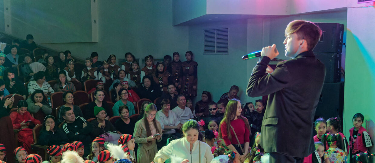 Вторая часть фоторепортажа с 10-го юбилейного Республиканского творческого фестиваля "The Legacy show" 10 Art Festival и 30 лет в танцах Айдара Мубаракова, проходившего в ДК "Достар", Кокшетау. Концерт в паузе перед оценками жюри. 15 ноября 2025.