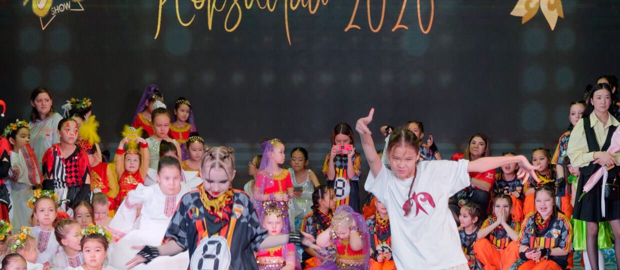 7 февраля 2026 в ДК "Достар" г.Кокшетау состоялся международный фестиваль детского творчества The Legacy Show. Полный аншлаг. Очень большой фоторепортаж с очень большого фестиваля, который проходил в два этапа - не помещались все желающие в зал. В третьёй части небольшой сольный концерт Саяна Ашмакын и танц-батл. Все на сцене, динамика, эмоции. Наверное, самый любимый момент для участников и гостей фестиваля. Портреты. 7 февраля 2026. Организатор: Мубараков Айдар Абельханович, • лидер Хип-Хоп культуры Акмолинской области, • руководитель студии танцев «The Legacy Show», • руководитель Акмолинского областного филиала Республиканского общественного объединения «Национальный Союз Развития Танцевального Спорта», • руководитель «Федерация Спортивного Танца Акмолинской области», • Магистр педагогических наук Российской Федерации • Магистр искусствоведческих наук Республики Казахстан.