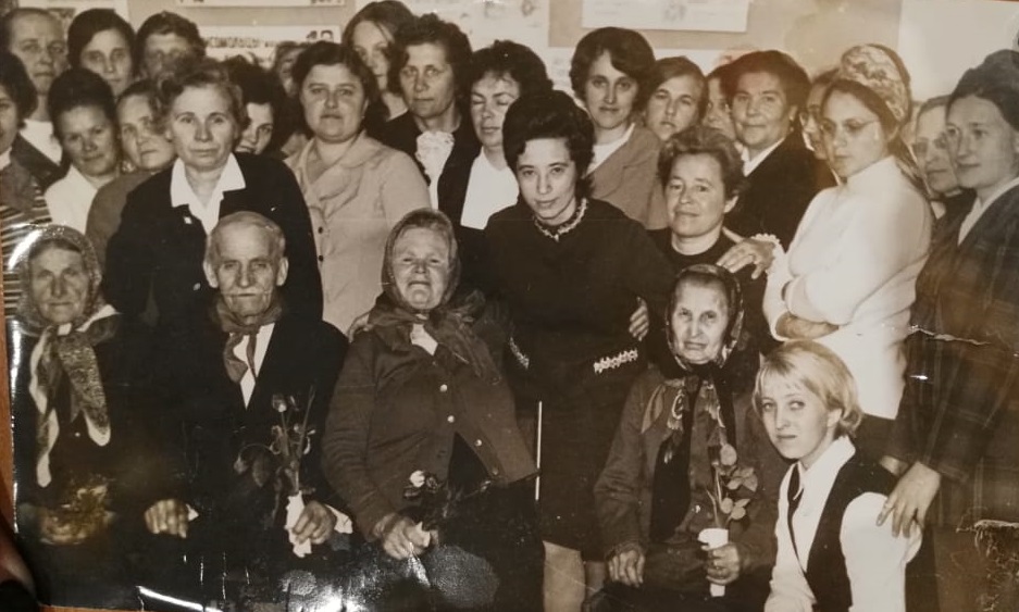 Открытие музея «Молодая гвардия». 8 мая 1973 года. На фото учителя средней школы № 11 г. Кокчетава и почётные гости, нижний ряд слева направо Мария Францевна Фомина, Матвей Максимович Громов, Ольга Петровна Загоруйко, Мария Даниловна Лукашёва. Фото из архива Т.А. Антонович.