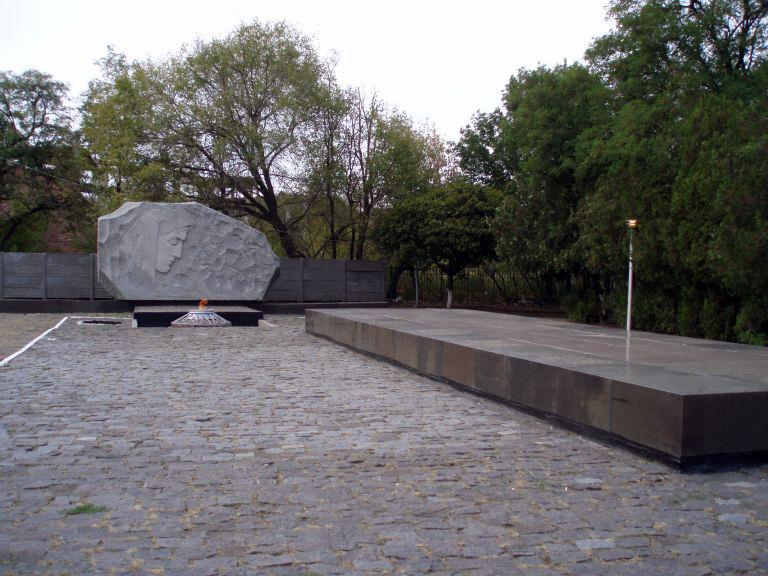 Братская могила молодогвардейцев в Краснодоне. Фото из интернет.