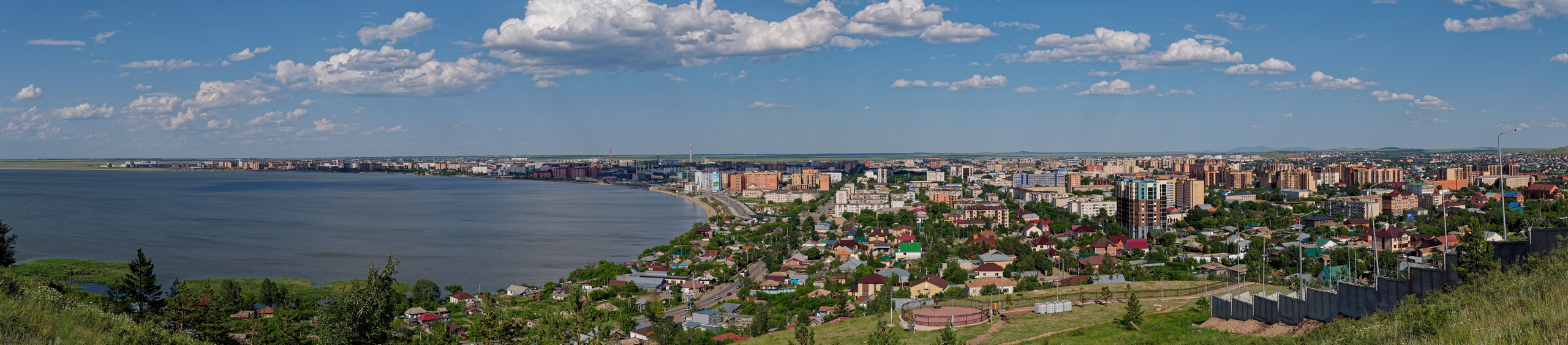 Большая панорама города Кокшетау с сопки Букпа, 3 июня 2026