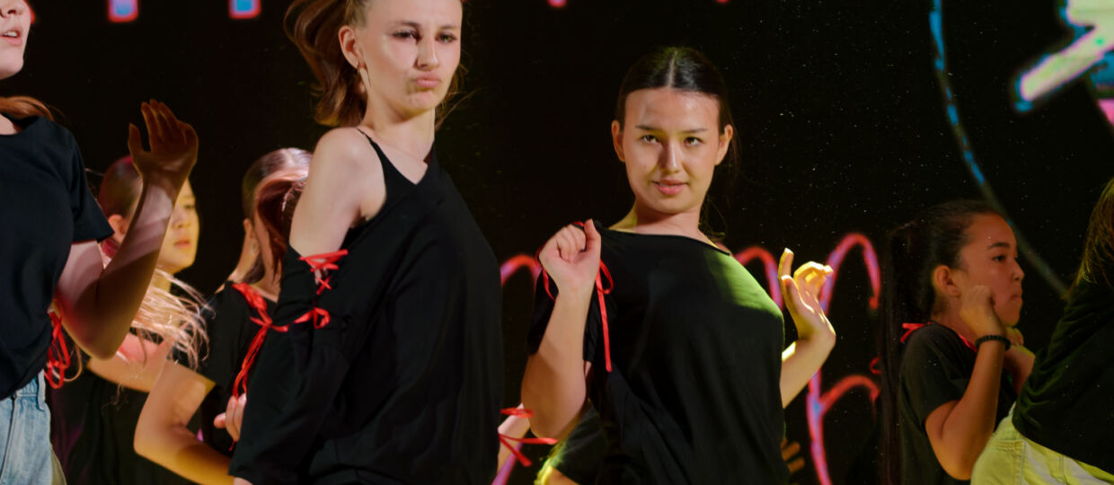 Второй альбом третьей части подробного фоторепортажа с арт-фестиваля "the Legacy show", хореография, сольные и выступления юниоров, проходившего 4 июня в ДК г.Щучинск. В этой части репортажа выступления участников, общие и крупные планы. 4 июля 2026