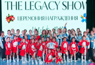 Пятая часть большого фоторепортажа с международного арт-фестиваля "The Legacy Show", проходившего в ДК "Достар" г.Кокшетау. В этой части альбома ещё один перерыв и церемония награждения, фото участников, гостей, эмоции, внезапные портреты. Очень много ракурсов в коллекцию. Фотографии в хронологическом порядке. 19 сентября 2026.