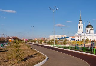 В этой части большого окябрьского путешествия в новый город - район нового православного Собора Воскресения Христова. Речка Кылшакты, мосты, львы, рыбаки. Виды через озеро Копа. Тихо, солнечно, тепло. Много ракурсов в коллекцию. 26 октября 2026