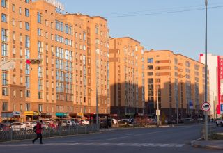 В этой части большого октябрьского путешествия в новый город - микрорайоны Сарыарка, Коктем, Васильковка, старый аэропорт. Новые улицы и дома. Тихо, солнечно, тепло, смог. Много ракурсов в коллекцию. 26 октября 2026