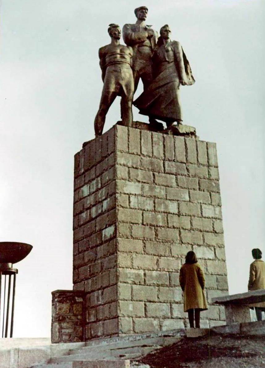 Памятник борцам за установление советской власти в Кокчетаве. 1967 г. Архив музея истории г. Кокшетау.